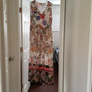 New York & Company Maxi White Floral Dress